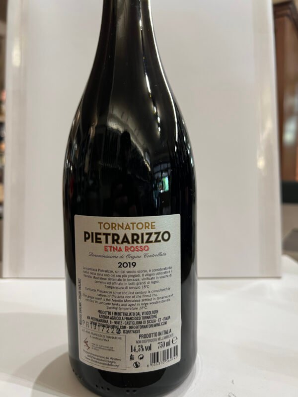 pitrarizzo etn_ rosso retro Tornatore Pietrarizzo Etna Rosso 2019